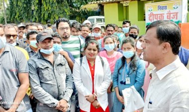 डीएमएफटी के कर्मचारियों का जॉब रहेगा या  नही, कर्मचारियों में बनी है असमंजस की स्थिति अपनी समस्या को लेकर बस्तर सांसद दीपक बैज के पास पहुंचे..