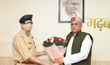 छत्तीसगढ़ के नए डीजीपी ने मुख्यमंत्री से मुलाकात कर आभार व्यक्त किया...