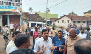 बस्तर कलेक्टर और पत्रकारों के बीच नये पत्रकार भवन के निर्माण के संबंध में हुई चर्चा