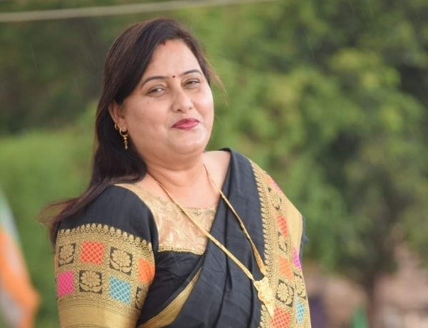 कांग्रेस महिला जिलाअध्यक्ष कमल झज्ज को  दीपक बैज ने सांसद प्रतिनिध के पद से हटाया, देर रात लेटर जारी कर की कार्रवाई..