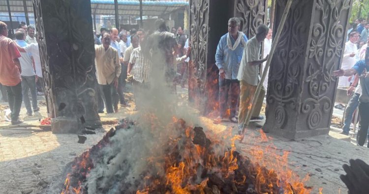 पंचतत्व में विलीन हुई पिस्ता देवी...बड़े बेटे ने दी मुखाग्नि...बड़ी संख्या में मौजूद रहे शुभचिन्तक