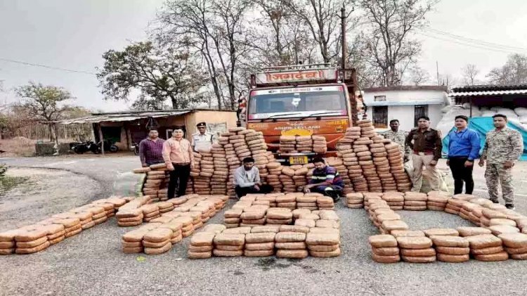 छत्तीसगढ़ - करोड़ों का गांजा जब्त...शातिर तरीके से हो रही थी गांजा की तस्करी, 2 गांजा तस्कर गिरफ्तार