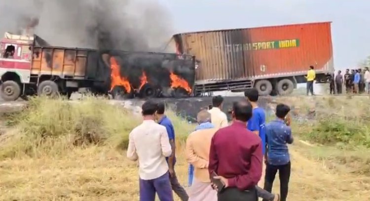 ब्रेकिंग : कंटेनर और ट्रक में हुई जोरदार भिड़ंत, टक्कर से गाड़ियों में लगी भीषण आग