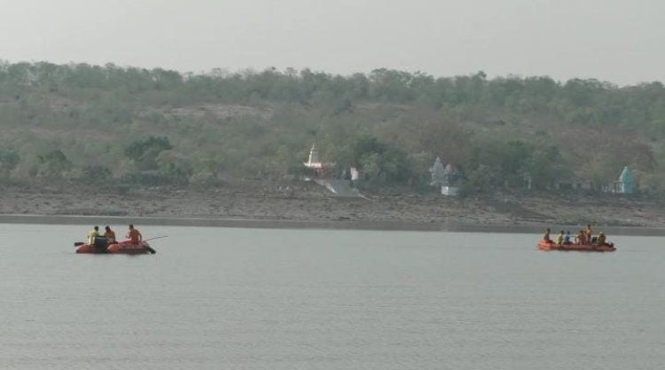 नाव दुर्घटना में लापता लोगों की तलाश के लिए 6 बजे से महानदी में रेस्क्यू और सर्च ऑपरेशन शुरू…03 लोगों का मिला शव