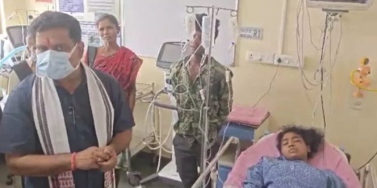 IED ब्लास्ट में घायल महिलाओं से रायपुर AIIMS मिलने पहुंचे उप मुख्यमंत्री विजय शर्मा