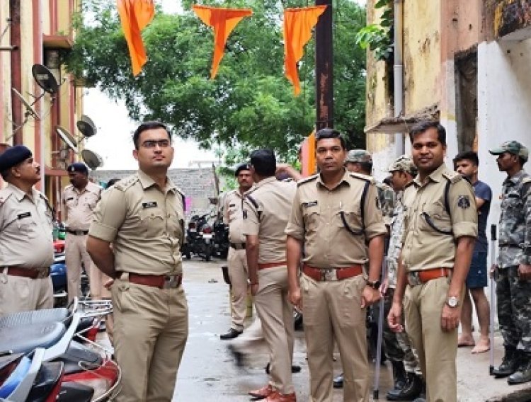 100 सदस्यीय पुलिस टीम अचानक पहुंची बीएसयूपी कॉलोनी, जानिए फिर क्या हुआ...पढ़िए खबर