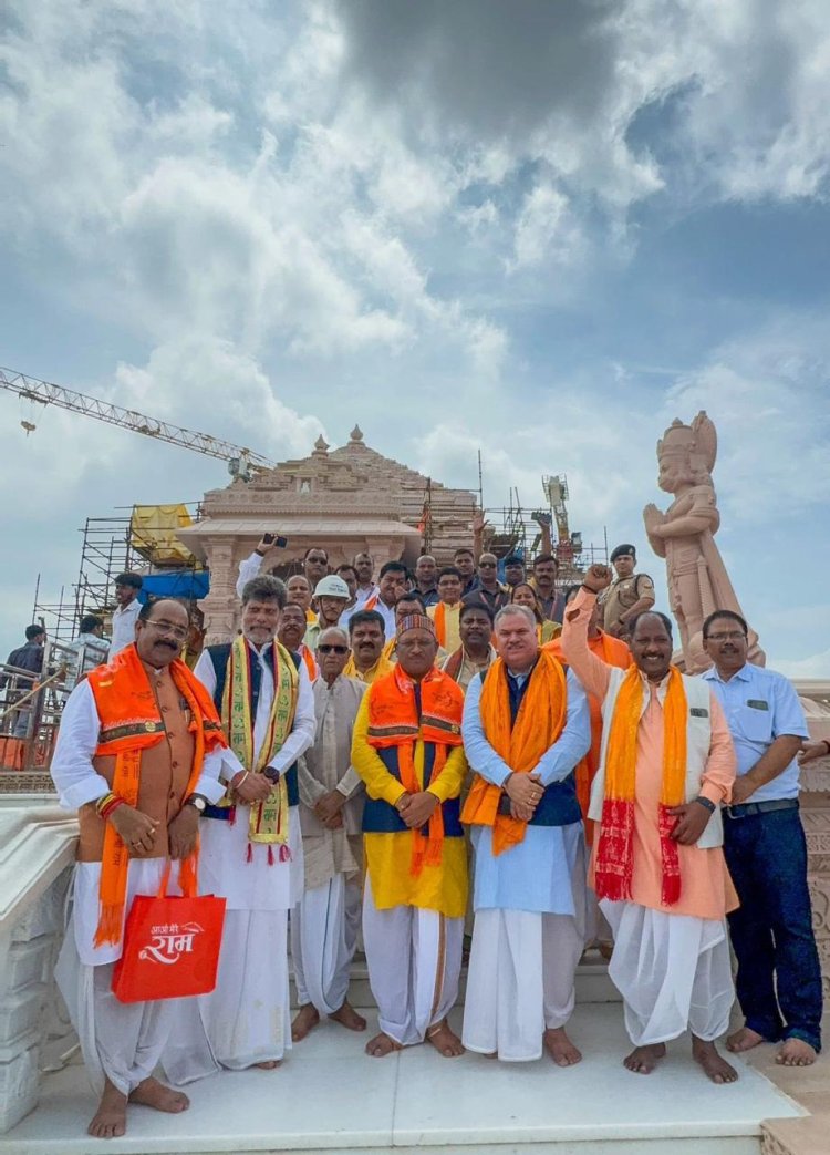 राम मंदिर में गूंजा नारा, छत्तीसगढ़ के भांचा राम, जय श्री राम, जय श्री राम, साय कैबिनेट ने अयोध्या धाम में किए श्रीरामलला के दर्शन