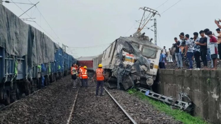 मालगाड़ी से हावड़ा-मुंबई मेल टकराई,18 डिब्बे पटरी से उतरे, 3 की मौत, 20 घायल, जानें डिरेल की वजह