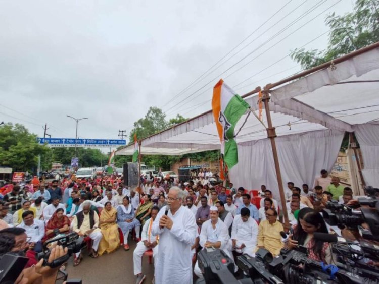 BREAKING : हिंडनबर्ग रिपोर्ट पर कांग्रेस का ईडी कार्यालय के बाहर प्रदर्शन जारी...बड़ी संख्या में कांग्रेसी मौजूद