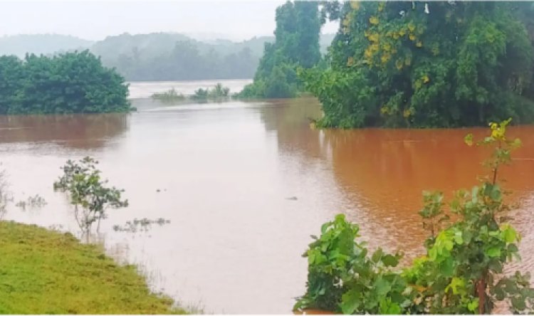 बीजापुर में बाढ़ के हालात, इंद्रावती नदी खतरे के निशान से ऊपर, आंध्र-तेलंगाना और महाराष्ट्र से संपर्क टूटा