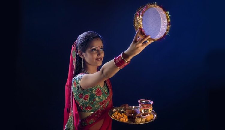 Karwa Chauth 2024: सुहागन महिलाओं का सोलह श्रृंगार, इस दिन रखा जाएगा करवा चौथ का व्रत