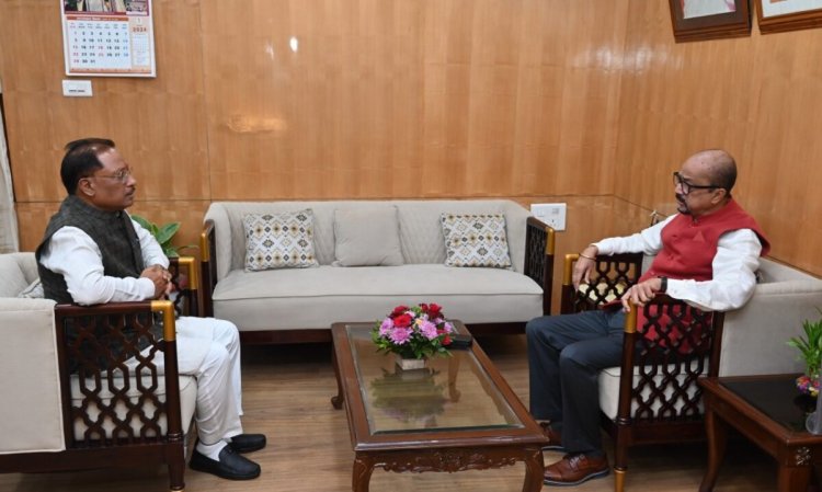 CG : कैबिनेट की बैठक से पहले अचानक राज्यपाल से मिलने पहुंचे सीएम विष्णुदेव साय, पौन घंटे इन मुद्दों पर हुई चर्चा