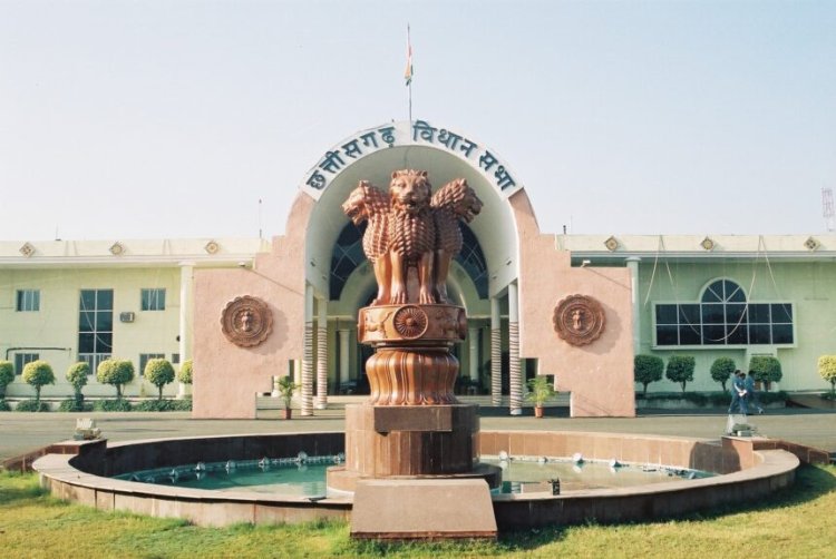 CG : विधानसभा में इंजीनियर भर्ती पर हंगामा, कांग्रेस विधायकों का वॉकआउट