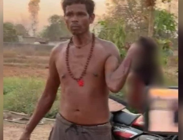 पत्नी का कटा सिर हाथ में लेकर गलियों में घूमता रहा पति , दहशत में आए लोग...हत्या से पहले साथ बैठकर पी थी शराब