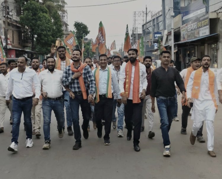 नवनियुक्त भाजपा युवा टीम ने माँ दंतेश्वरी मंदिर जा कर लिया माँ का आशीर्वाद, पदयात्रा और आतिशबाजी के साथ किया शक्ति प्रदर्शन