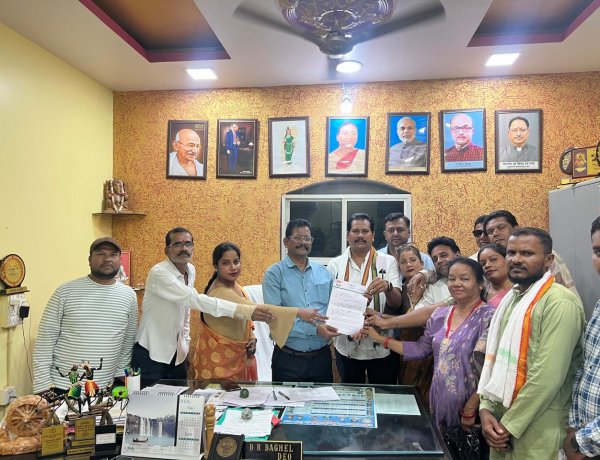 पुरानी प्रार्थना व्यवस्था को लागू करने हेतु बस्तर जिला शिक्षा अधिकारी को सौंपा ज्ञापन कांग्रेस अल्पसंख्यक प्रकोष्ठ ने शिक्षा विभाग से की सर्वधर्म समभाव को लेकर चलने की अपील- रोजवीन दास 